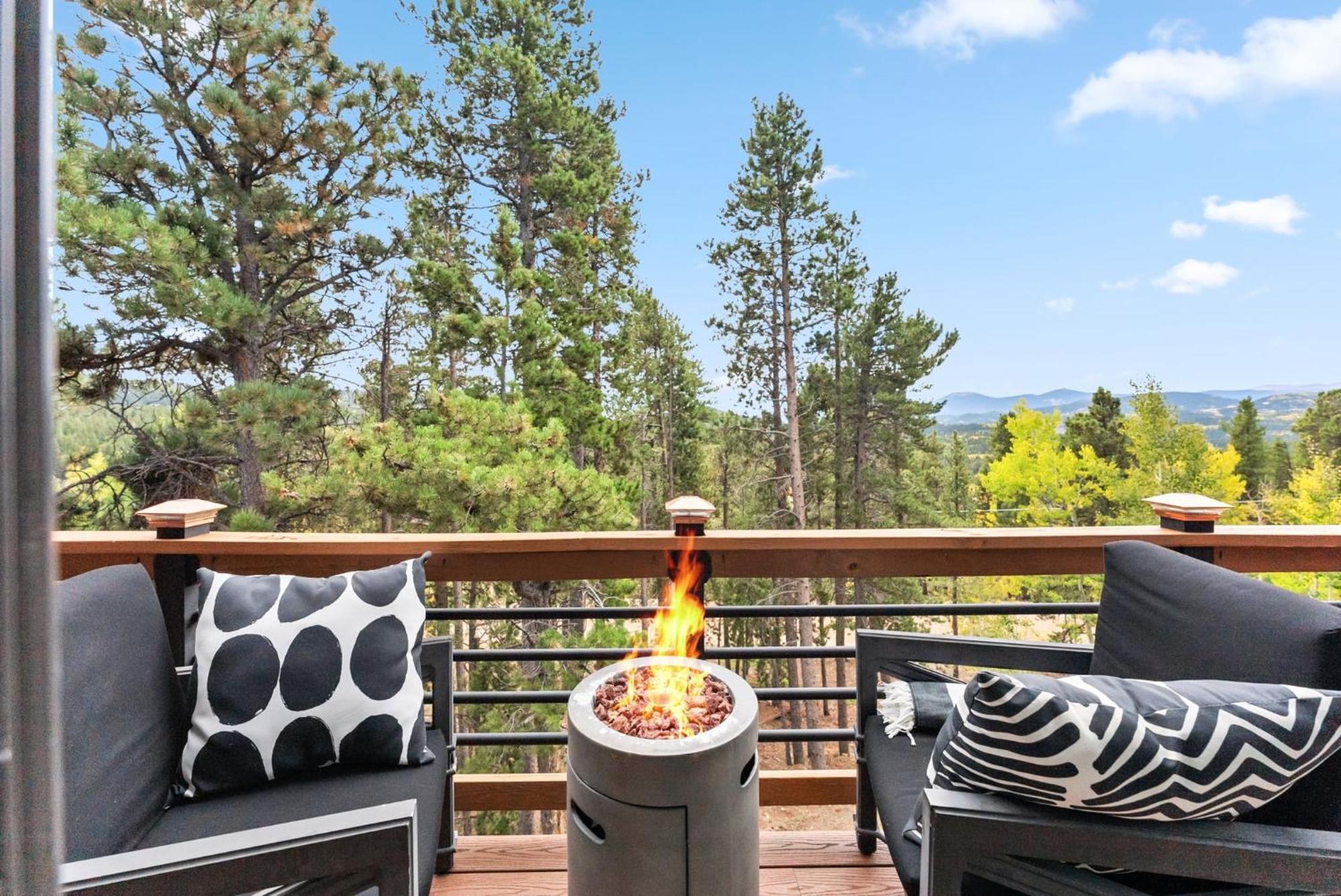 Treehouse 1Br With Hot Tub Home Black Hawk Exterior foto